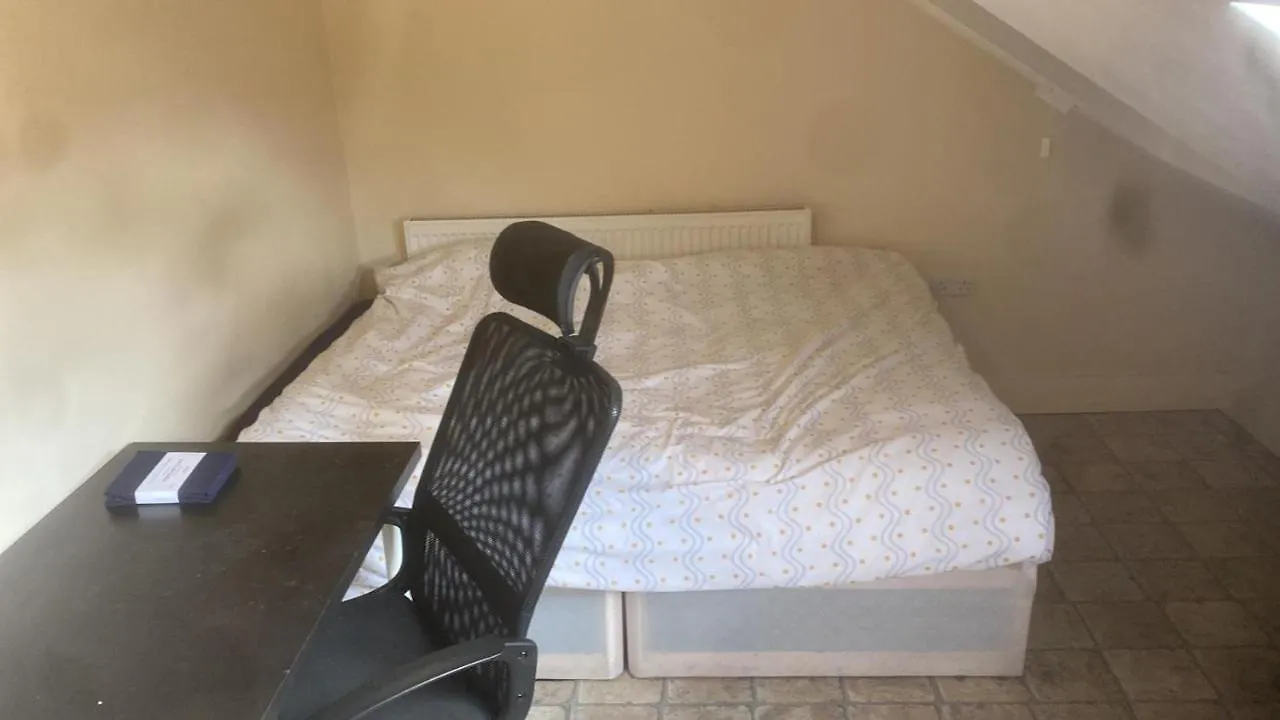 אתר קמפינג לונדון Etchingham Room 1